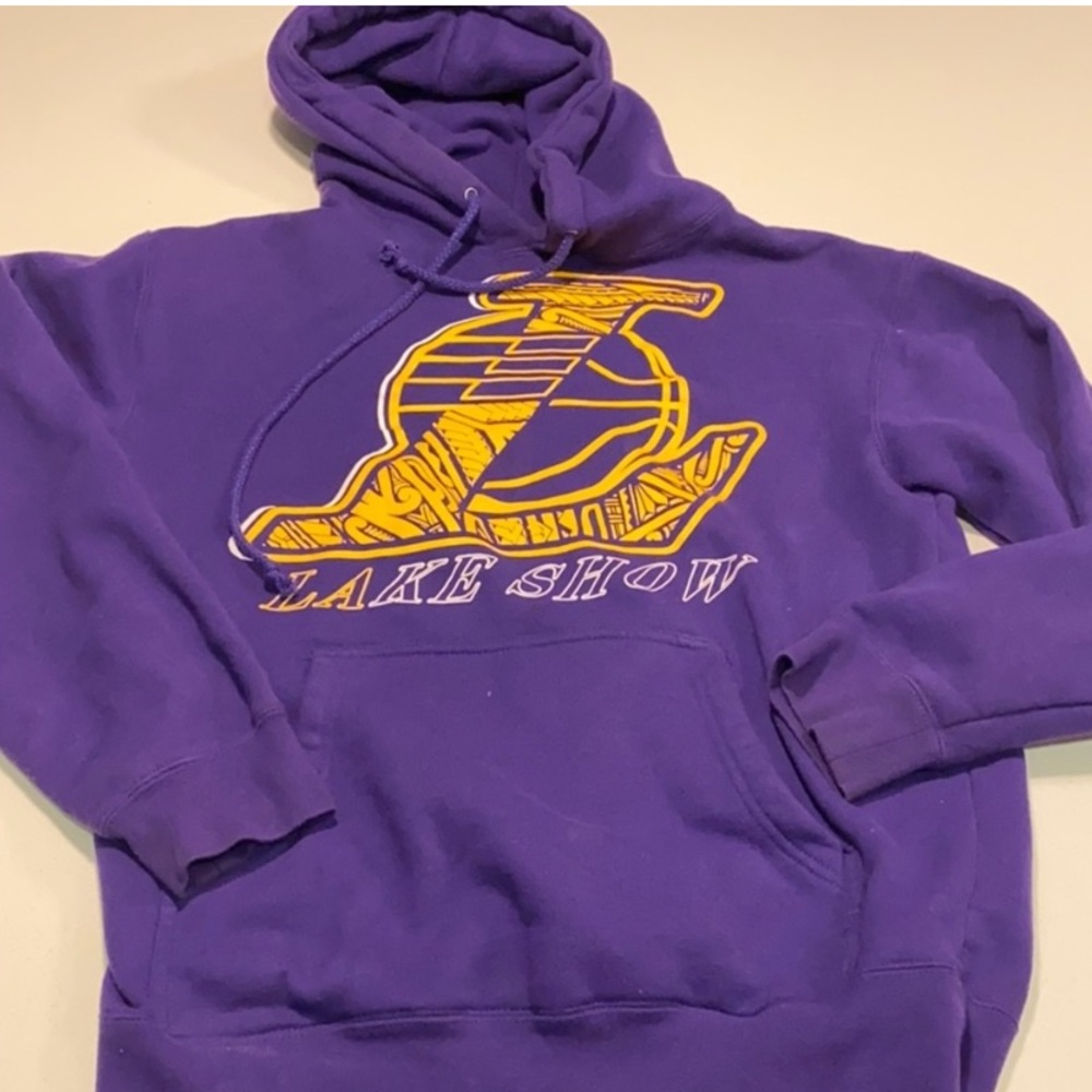 Lakeshow Sweatshirt good condition, men’s small.